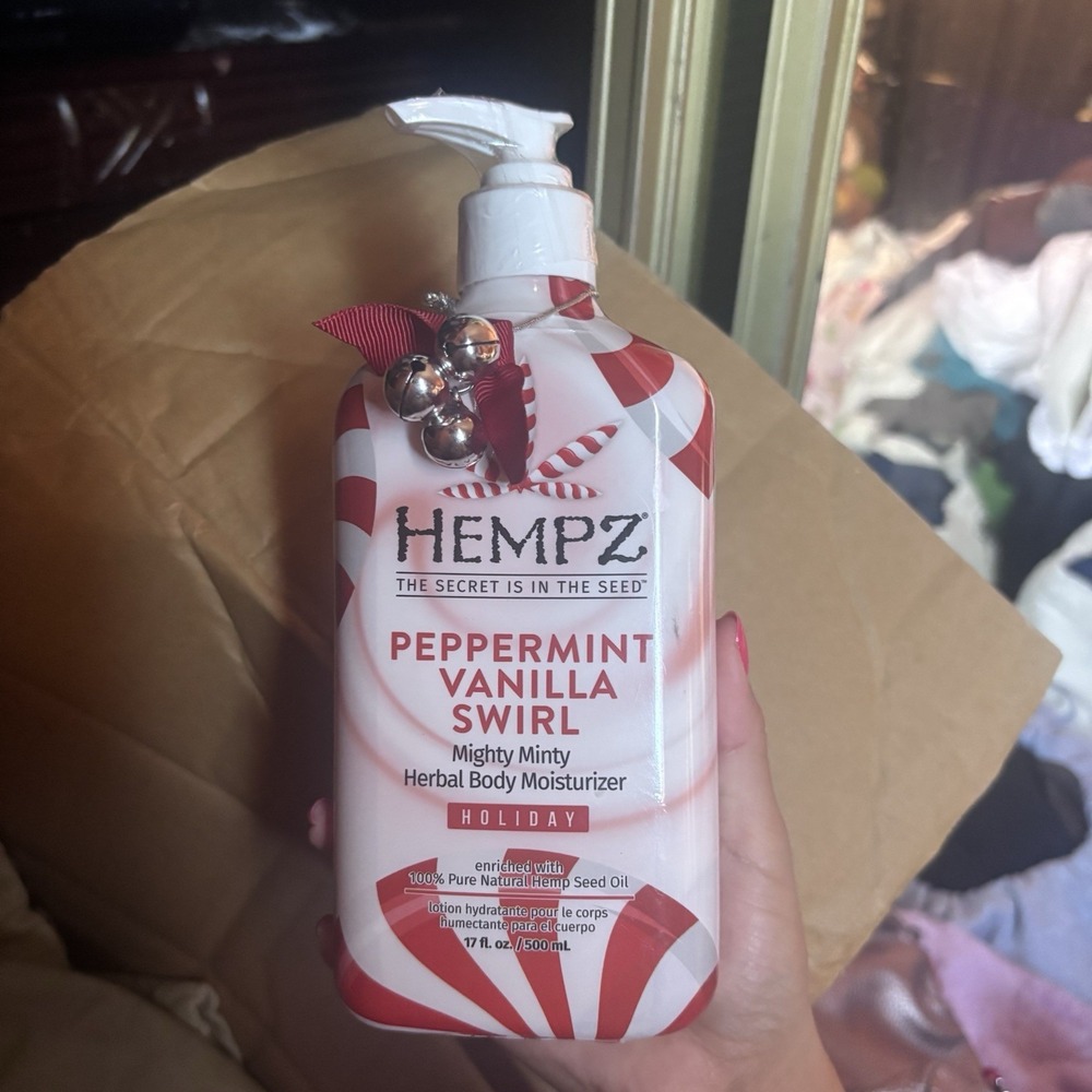 Hempz Peppermint Vanilla Swirl Holiday Body Moisturizer Lotion 17oz Limited Ed